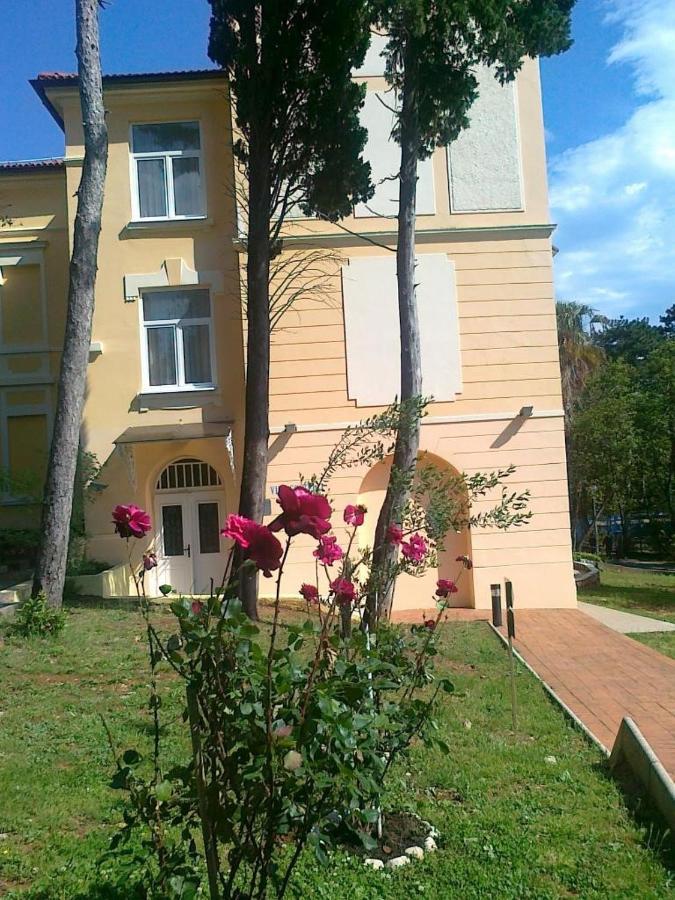 Hotel Vila Ruzica- Glavna Zgrada I Depandanse Crikvenica Exterior photo