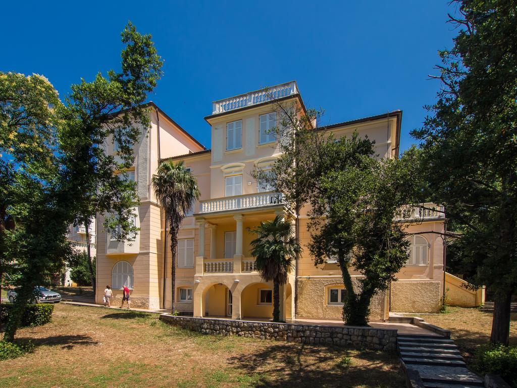 Hotel Vila Ruzica- Glavna Zgrada I Depandanse Crikvenica Exterior photo